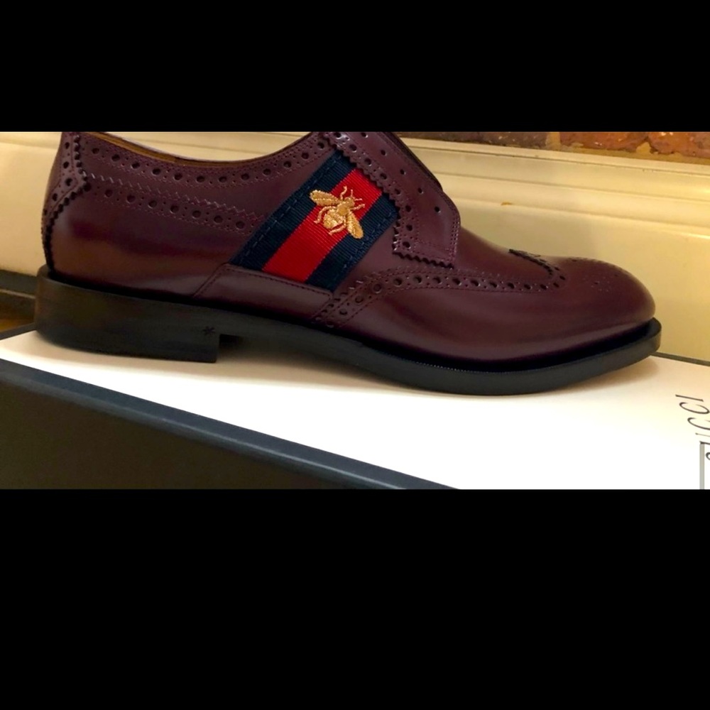 To big,never worn.Come with box and dust bag